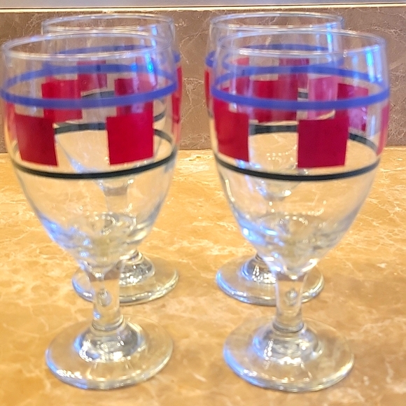 Set of 4 Goblet-style Drinking Glasses - Picture 2 of 15